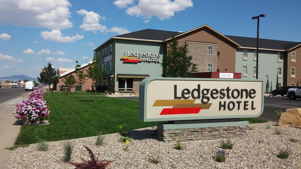 Ledgestone Hotel Vernal Eksteriør bilde